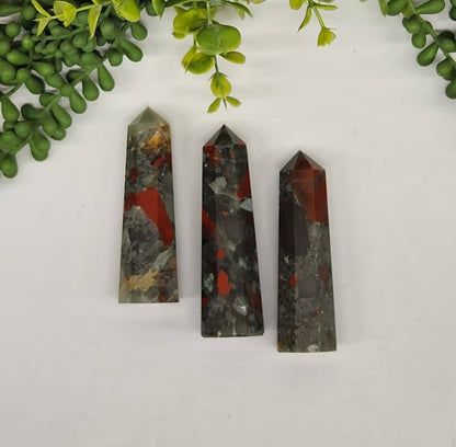 Bloodstone 8-Faceted Tower (Approx. 3.5-3.75"/8.9-9.5cm)