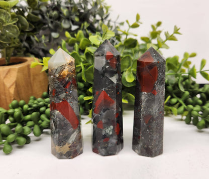 Bloodstone 8-Faceted Tower (Approx. 3.5-3.75"/8.9-9.5cm)